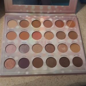 bh Opalescent 24 color shadow palette